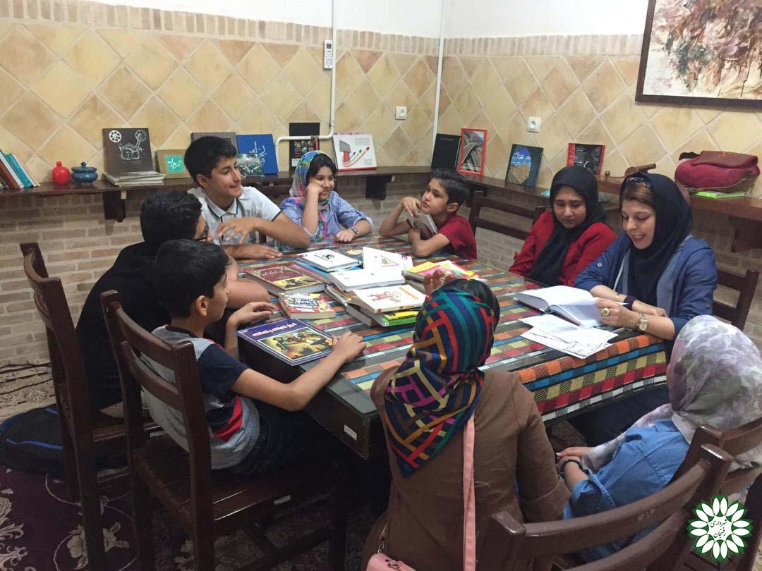 پاتوق فرهنگی خانه خیام میزبان کتابخوانی کودکان رفسنجانی