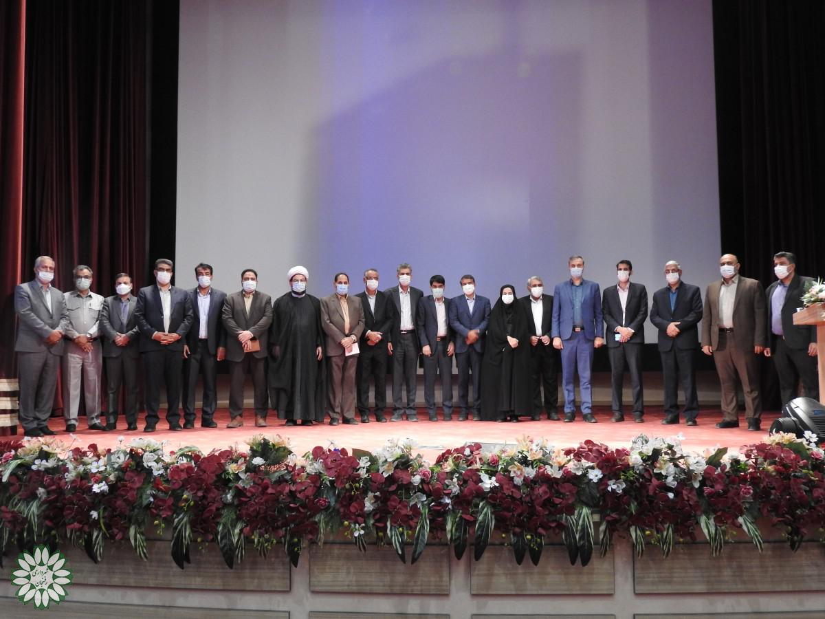 حکم مسئولیت شهردارجدید رفسنجان از دستان فرزند اولین شهید مدافع حرم استان