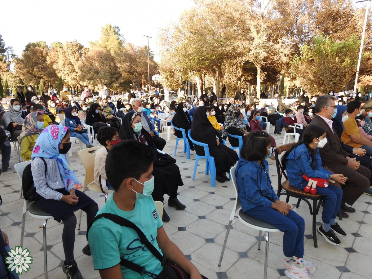 برگزاری جشن شاد و کودکانه همراه با نمایشگاه نقاشی کودک وکتاب در فرهنگسرای جوان شهرداری