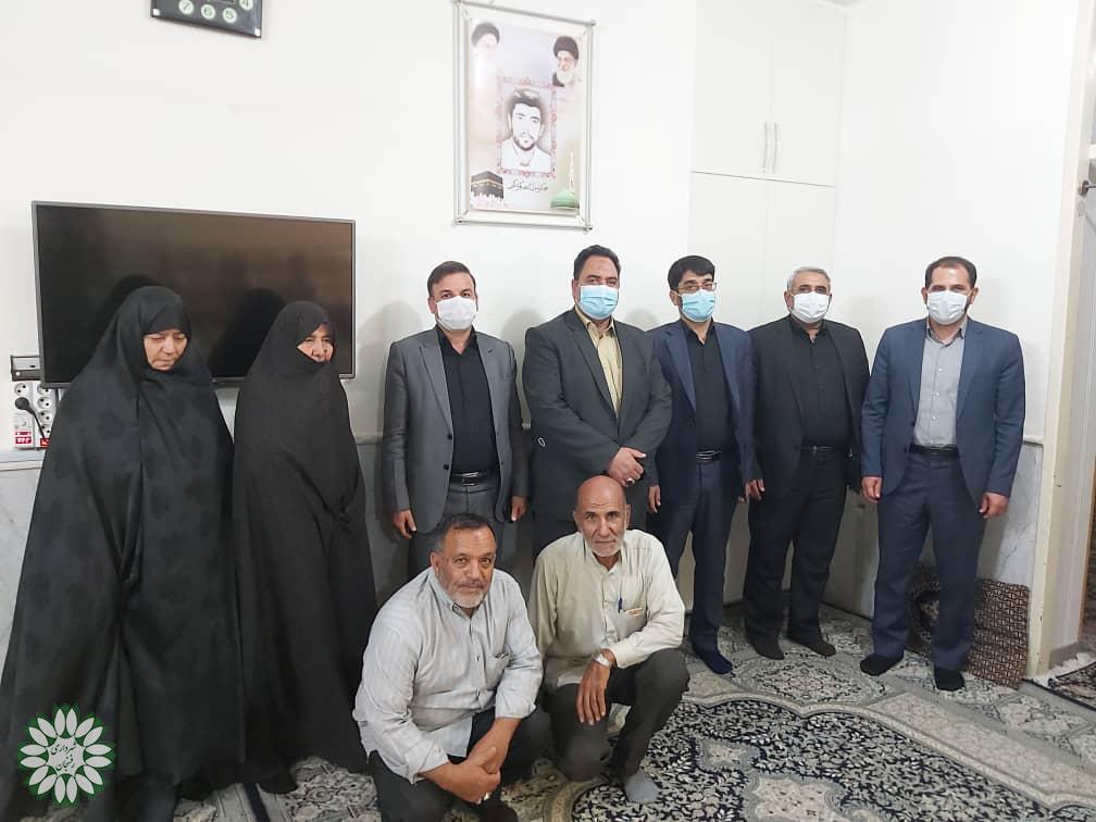 دیدار و تجلیل شورای ششم از خانواده شهدا به مناسبت هفته دفاع مقدس