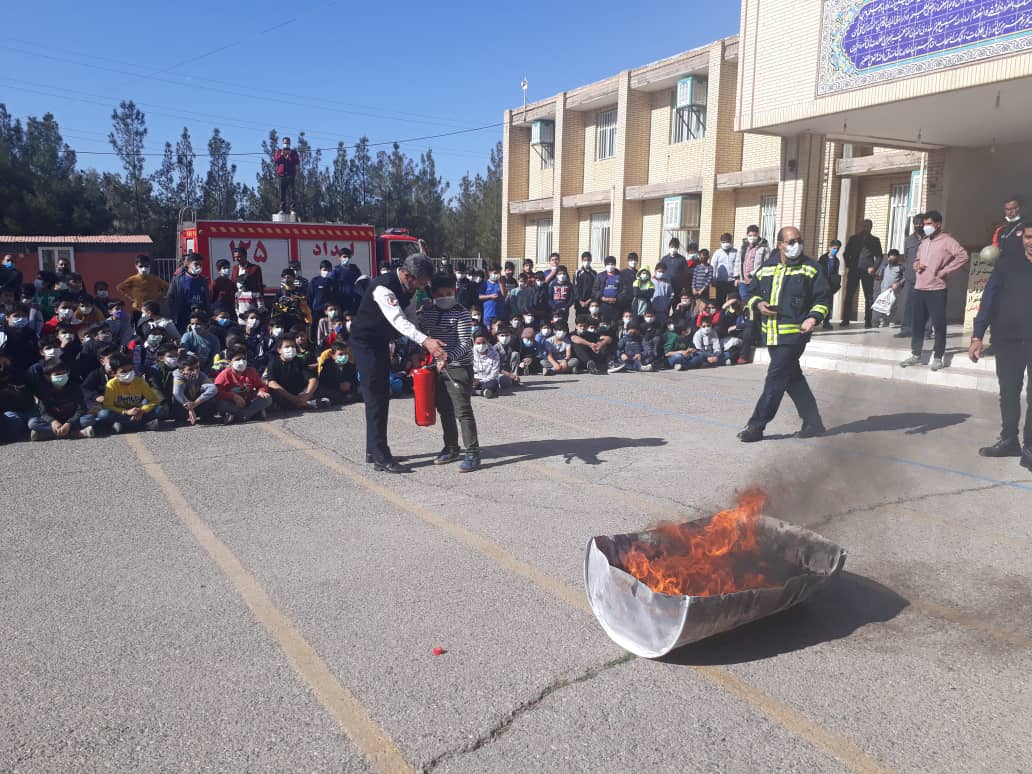 آموزش اصول ایمنی و آتش نشانی به بیش از یک هزار شهروند رفسنجانی
