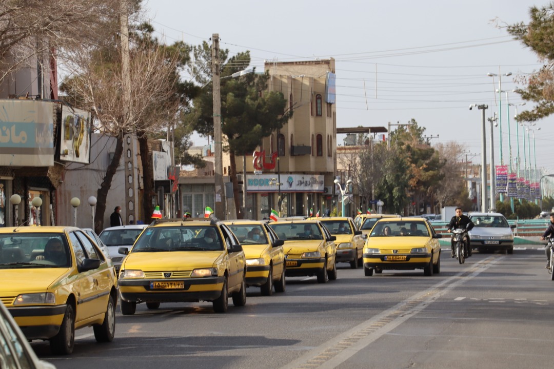 رژه تاکسی ها در رفسنجان به مناسبت دهه فجر