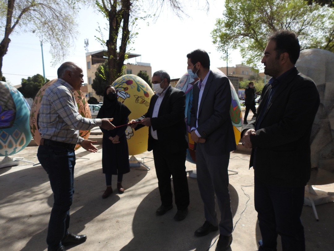 تجلیل از برگزیدگان نخستین جشنواره تخم مرغ های رنگی در رفسنجان