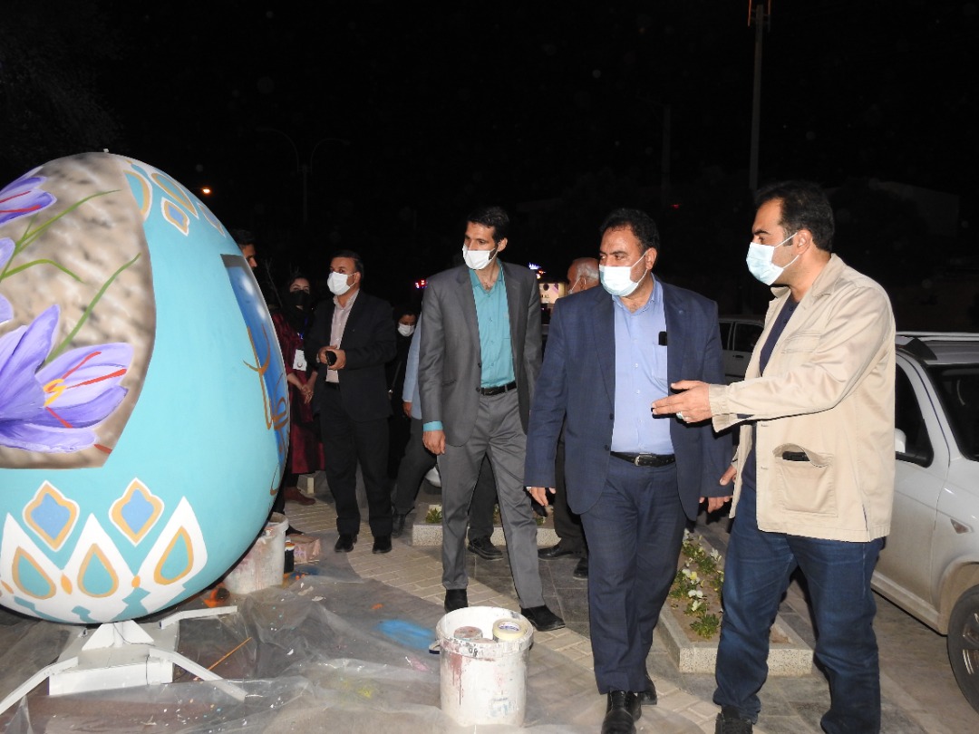 بازدید شهردار و اعضای شورای شهر از جشنواره تخم مرغ های رنگی