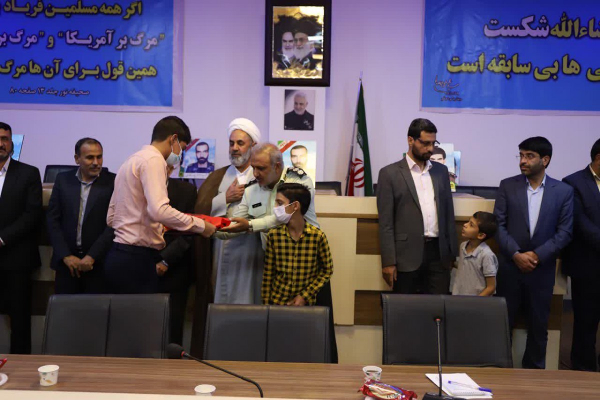 تقدیر از خانواده شهدای نیروی انتظامی در رفسنجان