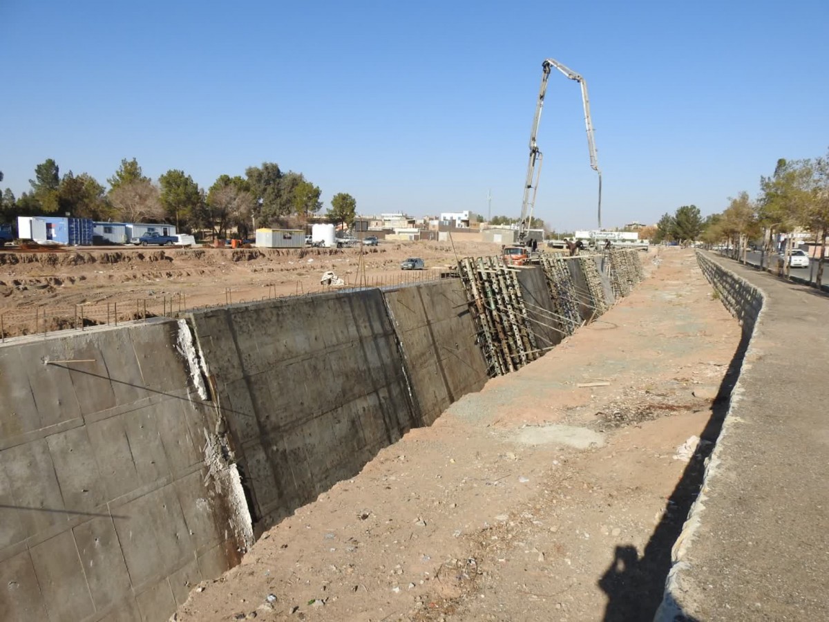 آغاز عملیات اجرایی احداث دیوار حائل رودخانه شور رفسنجان