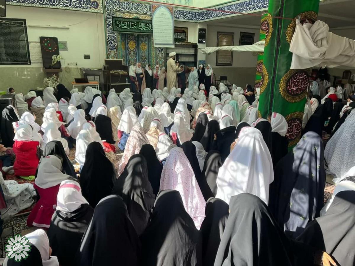 اجرای برنامه های فرهنگی در مدارس حاشیه شهر توسط شهرداری