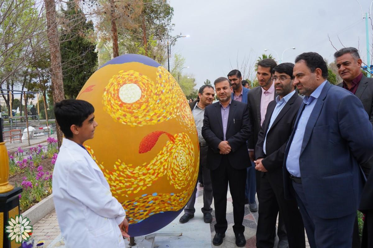 بازدید شهردار و اعضای شورای شهر رفسنجان از دومین جشنواره تخم مرغ های رنگی