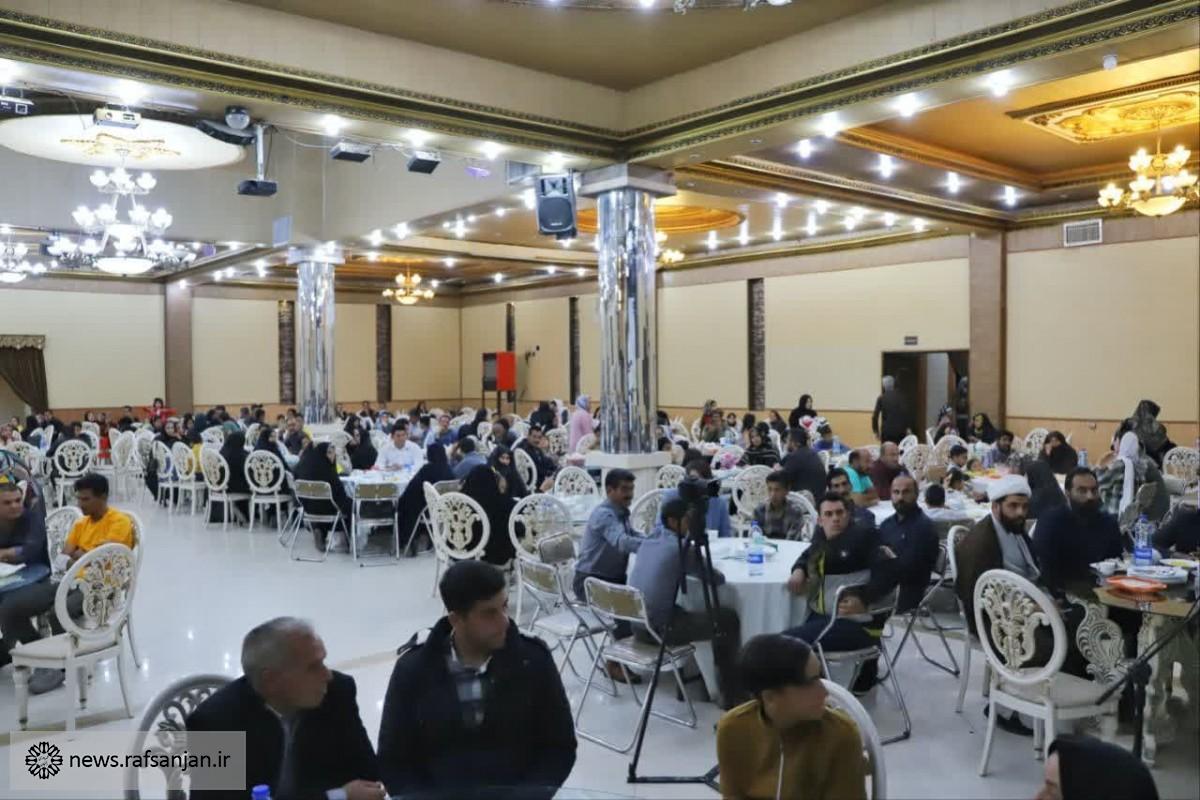 برگزاری ضیافت افطاری شهرداری رفسنجان با حضور پاکبانان و نیروهای فضای سبز