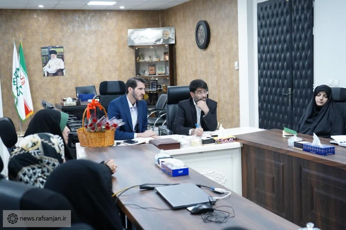 دیدار جمعی از دبیران کانون های فرهنگی دانشگاه پیام نور رفسنجان با شهردار