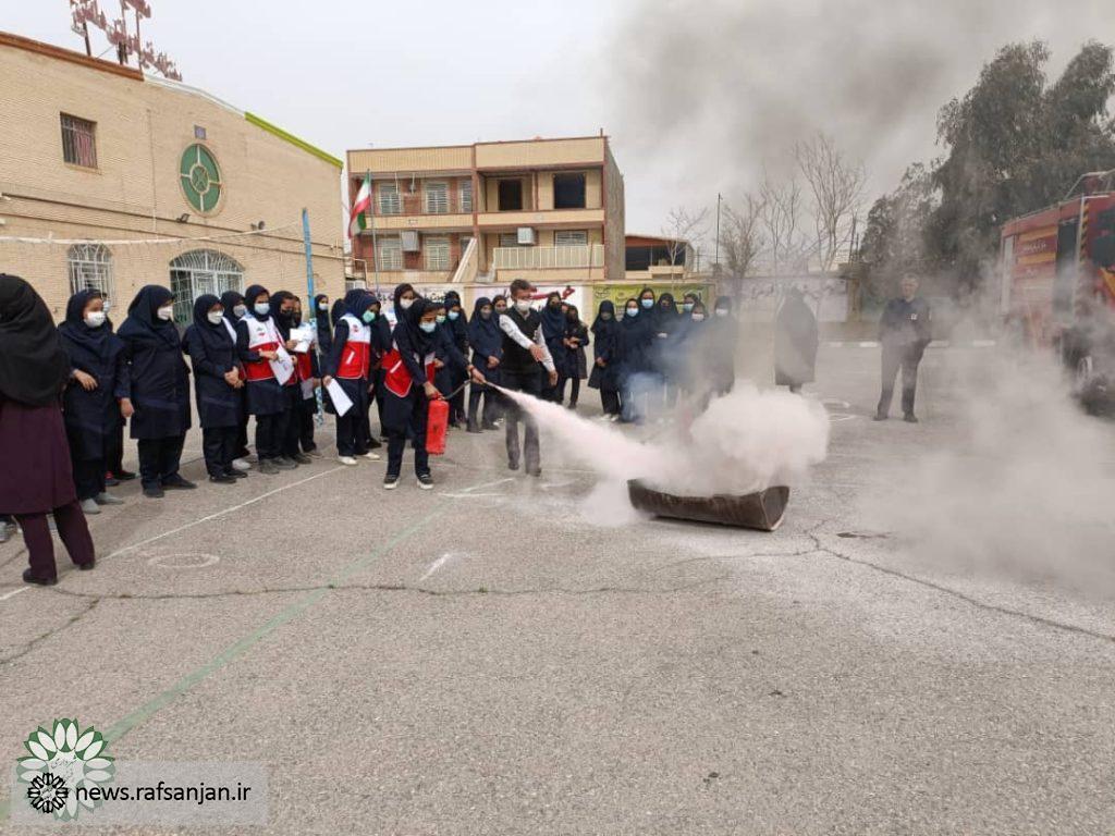 آموزش اصول ایمنی و آتش نشانی به بیش از ۲ هزار شهروند رفسنجانی