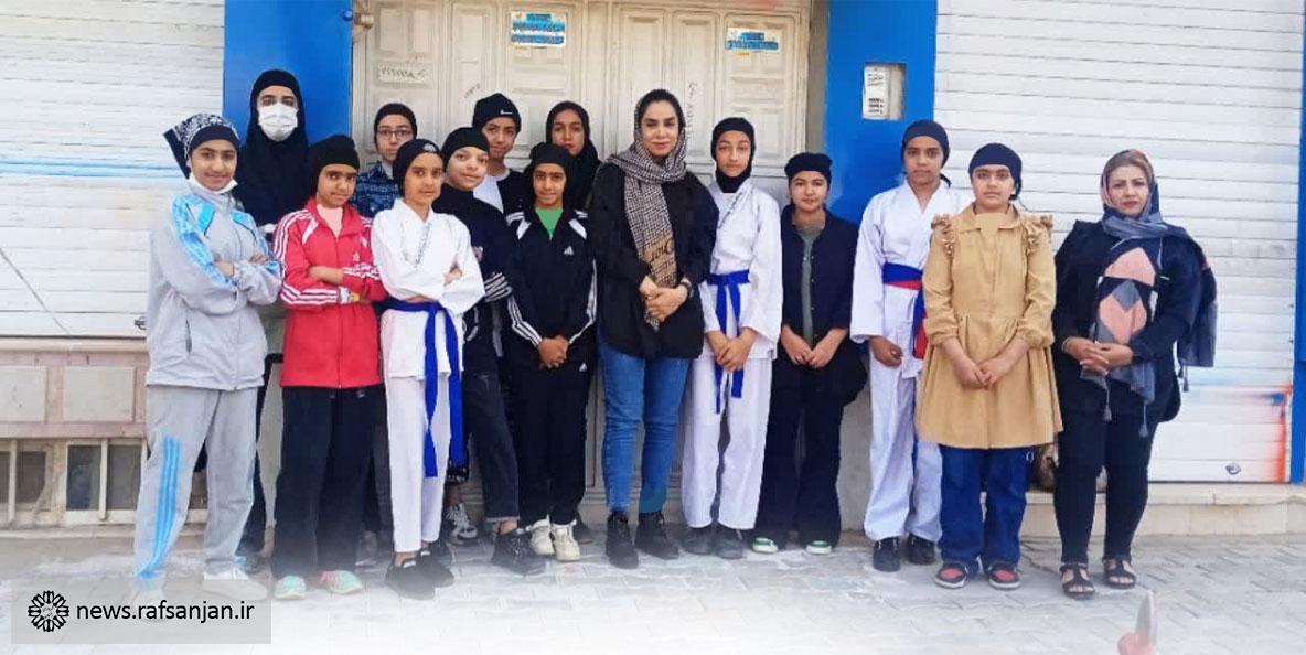 با حمایت باشگاه ورزشی شهرداری رفسنجان؛ کسب ۱۶ مدال رنگارنگ مسابقات استانی توسط دختران کاراته کا رفسنجان