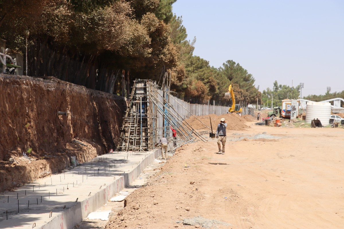 پیشرفت ۶۰ درصدی عملیات اجرایی احداث فاز دوم دیوار حائل رودخانه شور رفسنجان