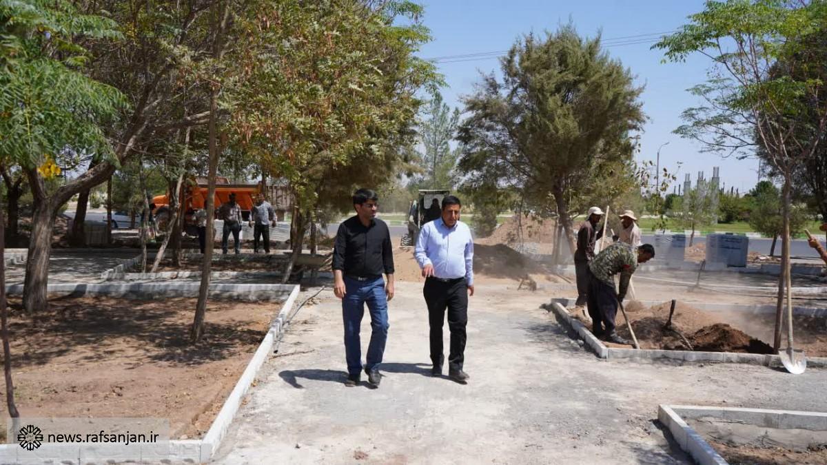 بازدید شهردار رفسنجان از اجرای عملیات احداث بوستان علقمه