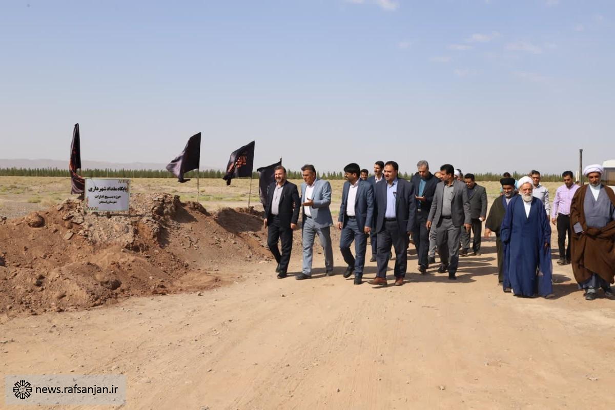 بازدید اعضای شورای شهر و شهردار رفسنجان از نمایشگاه دفاع مقدس آرامستان