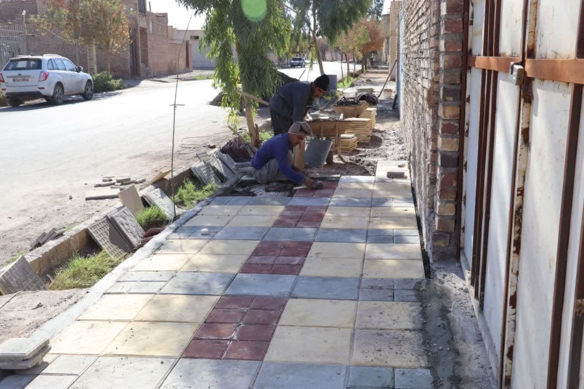 پیشرفت ۲۰ درصدی عملیات پیاده روسازی خیابان بستان در محله رستم آباد