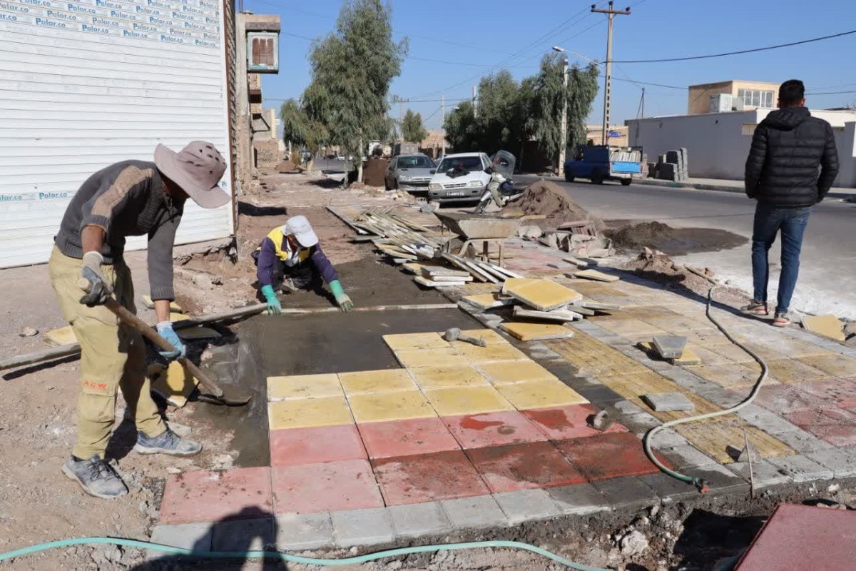 پیشرفت ۷۰ درصدی عملیات جدول گذاری و پیاده رو سازی خیابان شهید شریفی در محله الله آباد
