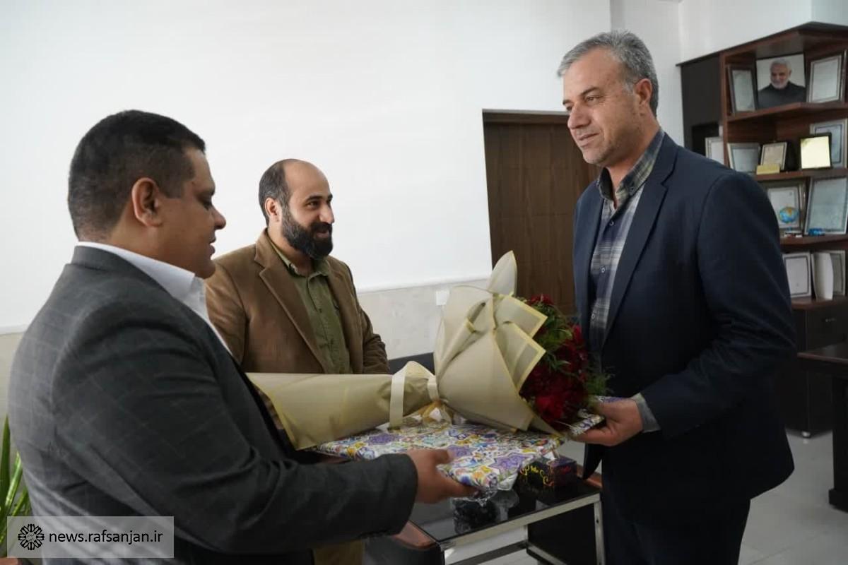به مناسبت روز حمل و نقل از مدیریت و پرسنل سازمان حمل و نقل شهرداری رفسنجان تقدیر شد