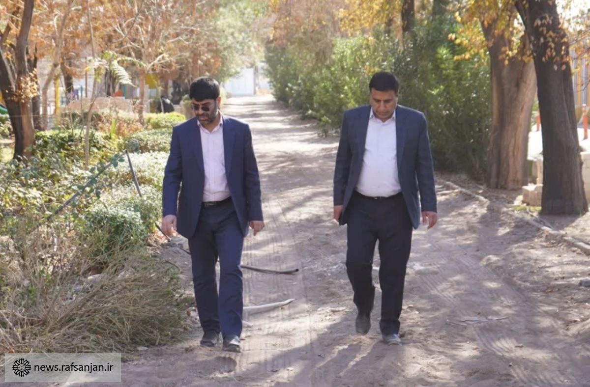 بازدید شهردار رفسنجان از روند عملیات بهسازی بوستان مهربانو