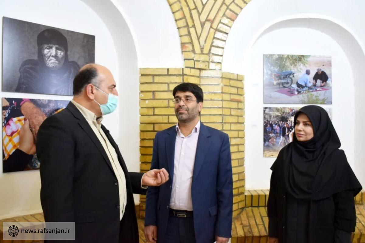 بازدید شهردار رفسنجان از نمایشگاه آثار منتخب جشنواره «رویش سبز»