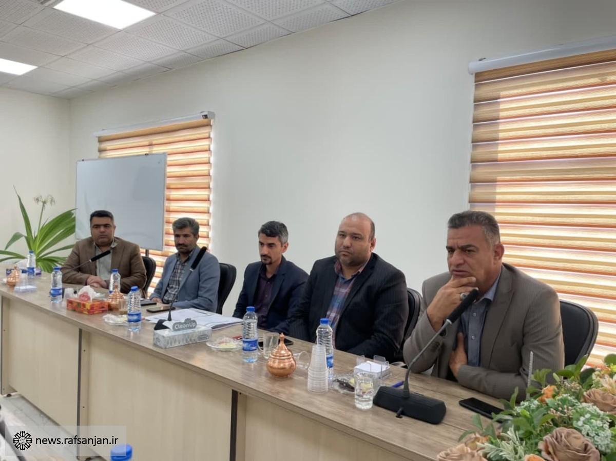 بررسی شرایط مجوز دکه های شهر در جلسه شورای خدمات شهری شهرداری رفسنجان