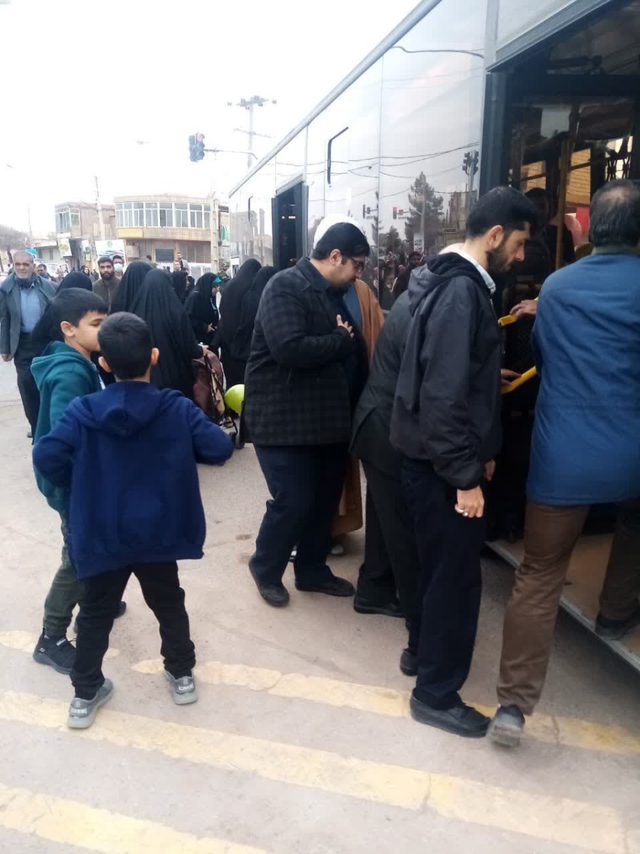 خدمت رسانی ناوگان سازمان حمل و نقل شهرداری رفسنجان در روز ۲۲ بهمن