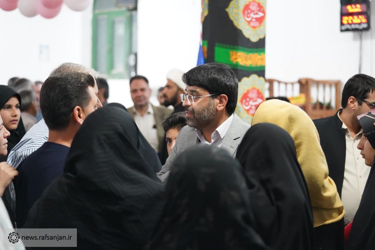دیدار رئیس شورای شهر و شهردار رفسنجان با اهالی محله حسین آباد