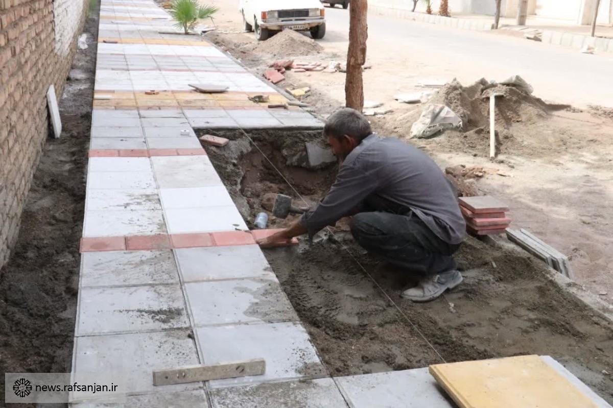 پیشرفت ۹۰ درصدی عملیات بهسازی و ساماندهی پیاده رو خیابان سردار جنگل