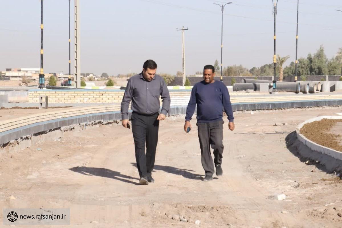 بازدید معاون شهرسازی و امورزیربنایی شهرداری رفسنجان از بوستان مسافر