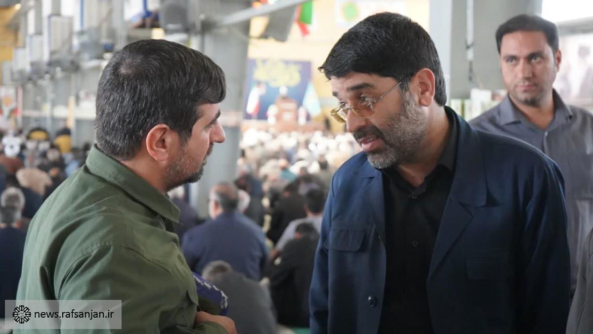 برپایی میز خدمت جهادی شهرداری رفسنجان در مصلای امام خامنه‌ای