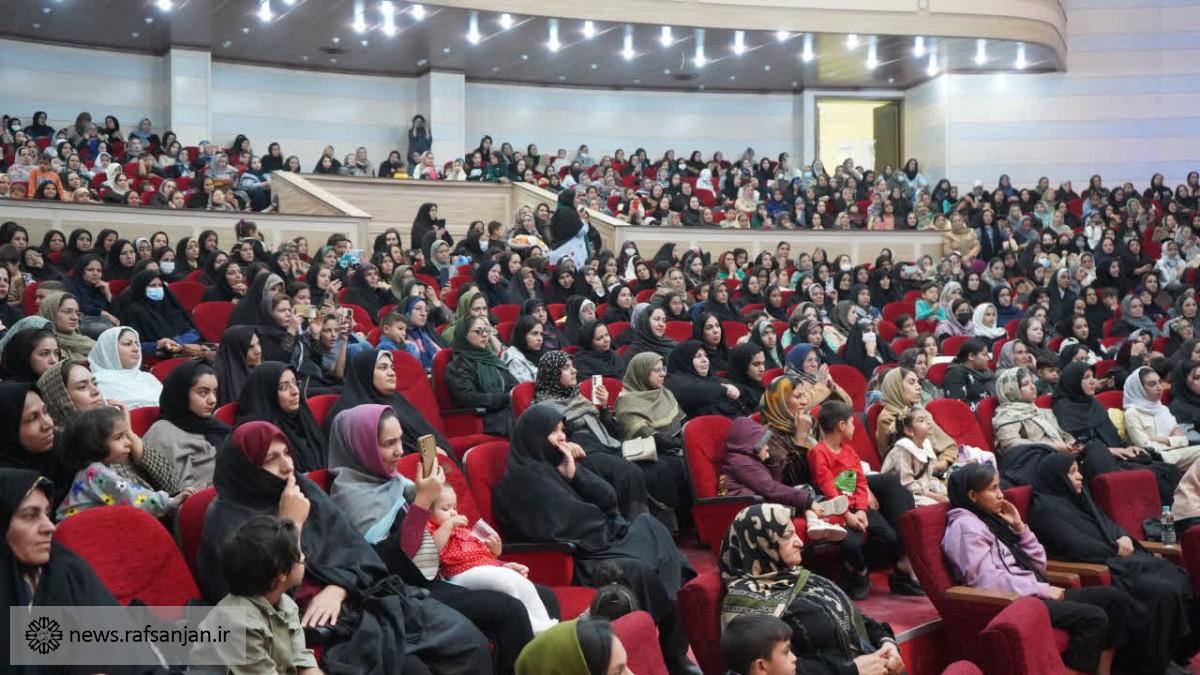 جشن بزرگ بانوان شهرداری رفسنجان به مناسبت ولادت حضرت زهرا (س) و روز زن برگزار شد