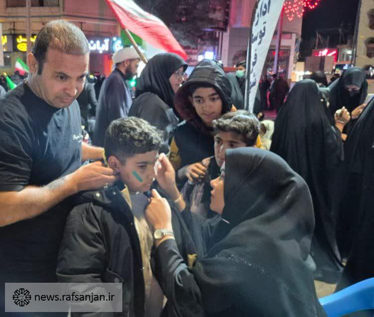 کودکان رفسنجان پیام عشق به ایران را با رنگ و اثر انگشت ثبت کردند