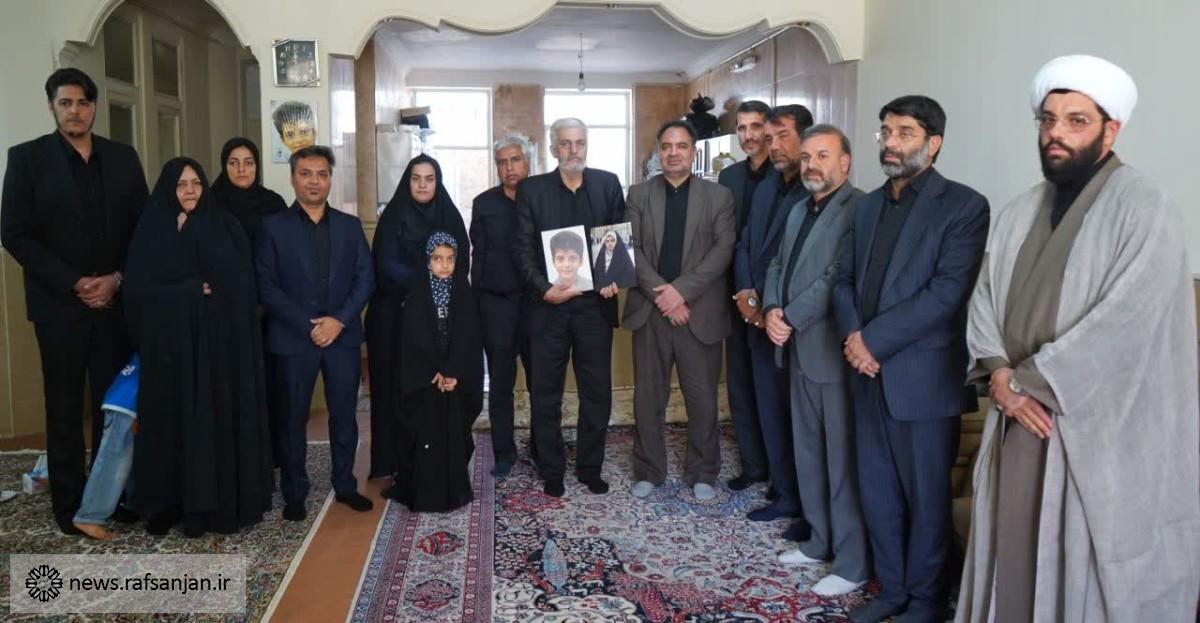 دیدار مدیریت شهری رفسنجان با خانواده معلم و دانش‌آموز شهید حادثه تروریستی میناب