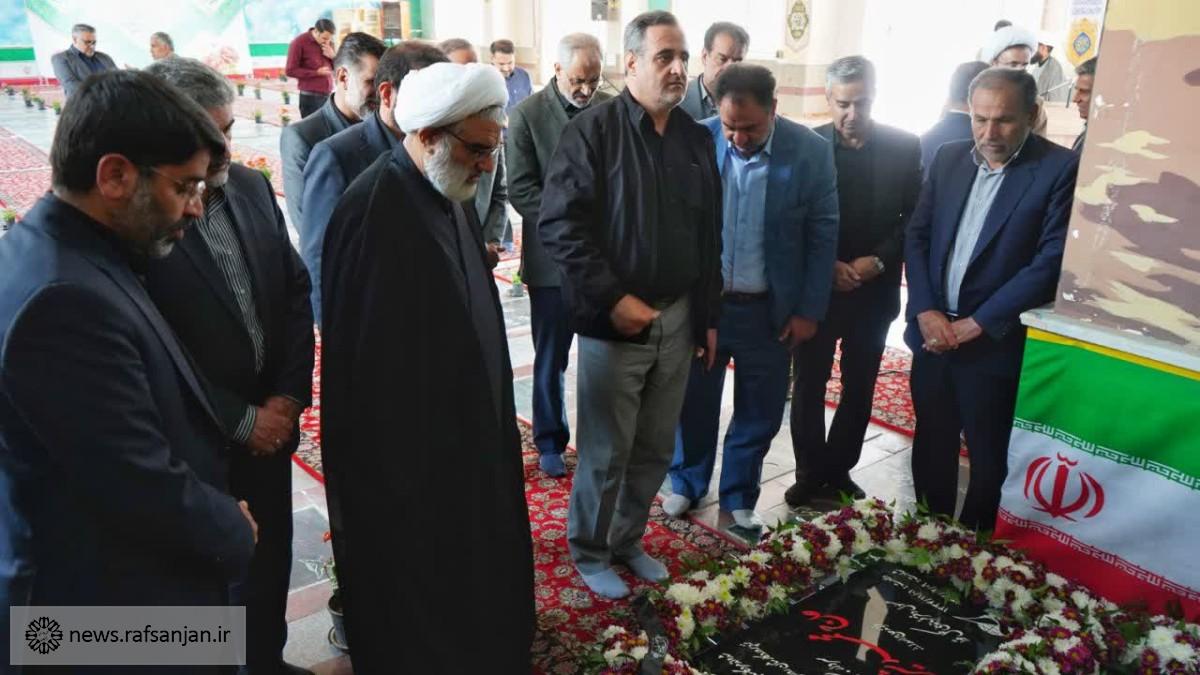 آیین رونمایی از یادبود مزار شهیدان سرافراز «شیرازی» در محل گلزار شهدای عباس‌آباد