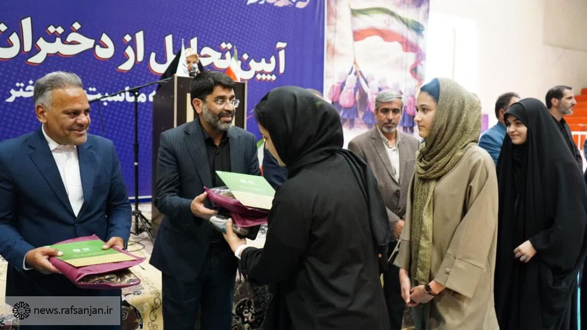 آیین تجلیل از دختران ورزشکار رفسنجان برگزار شد