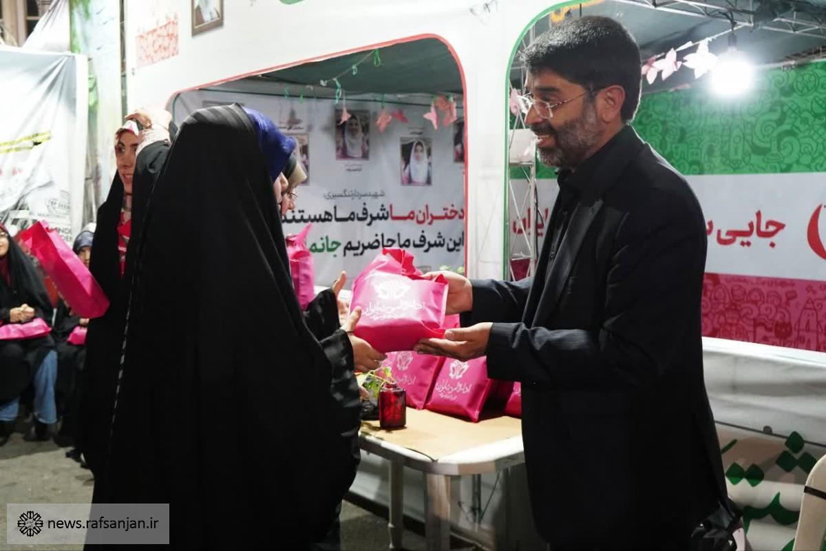 تقدیر از دختران فعال مواکب سطح شهر رفسنجان توسط اداره امور بانوان شهرداری