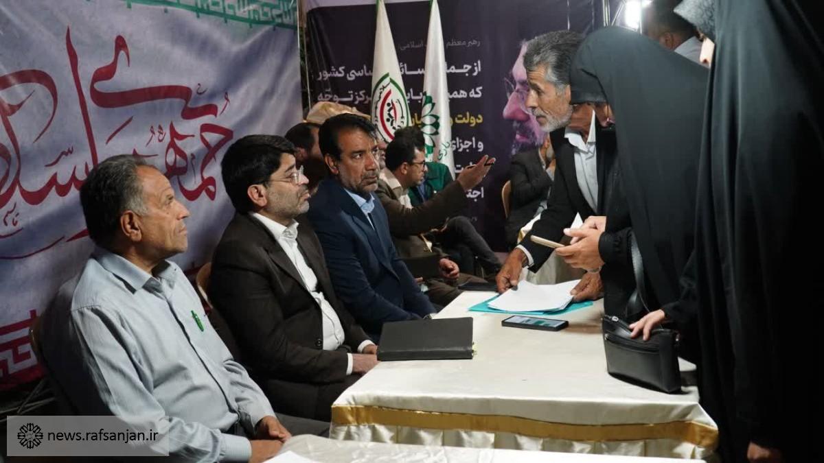میز خدمت مدیریت شهری در محل اجتماع شبانه رفسنجانی‌ها